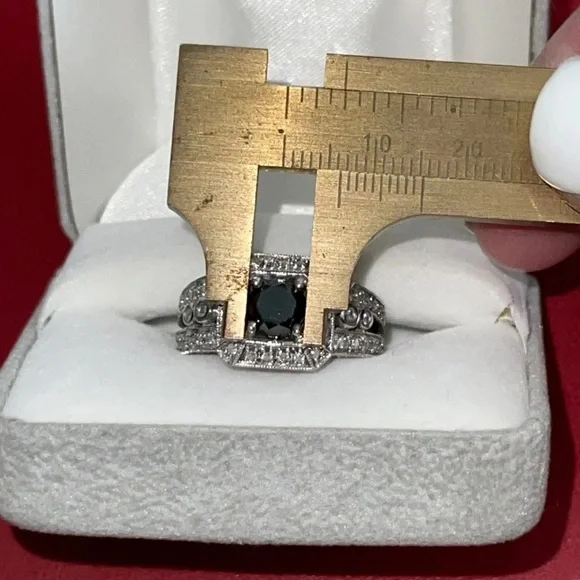 2.00cts Black & White diamond ring - Picture 10 of 15